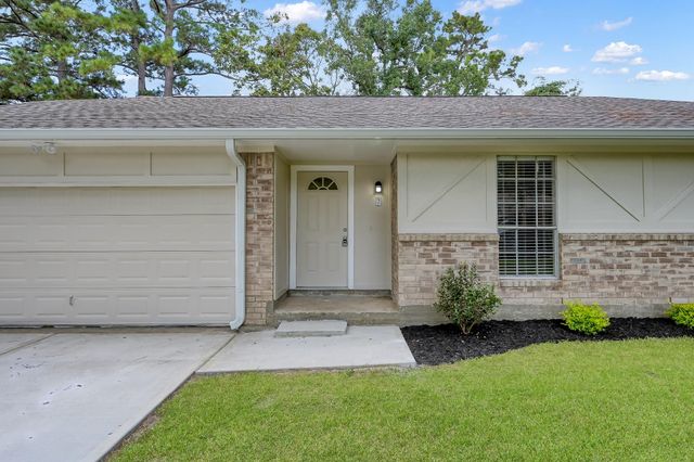 7 Ollerton Drive, Conroe, TX 77303