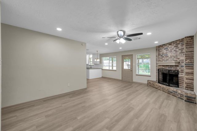 7 Ollerton Drive, Conroe, TX 77303