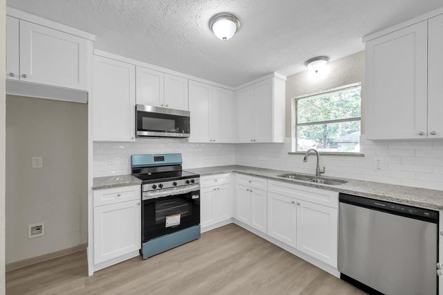 7 Ollerton Drive, Conroe, TX 77303