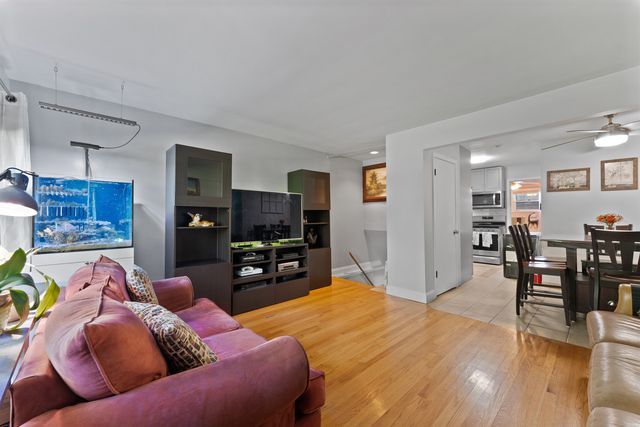 23 King Arthur Court 6, Northlake, IL 60164