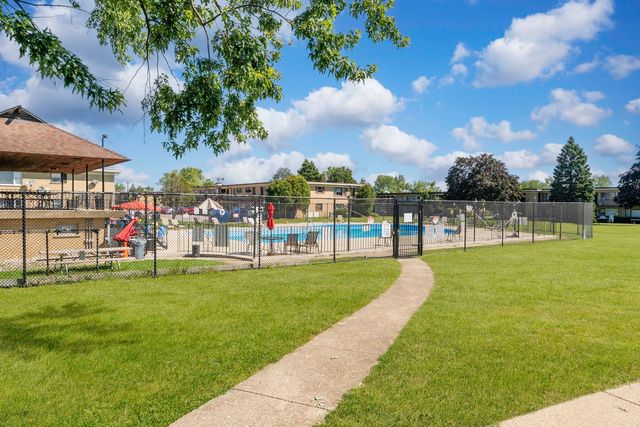 23 King Arthur Court 6, Northlake, IL 60164