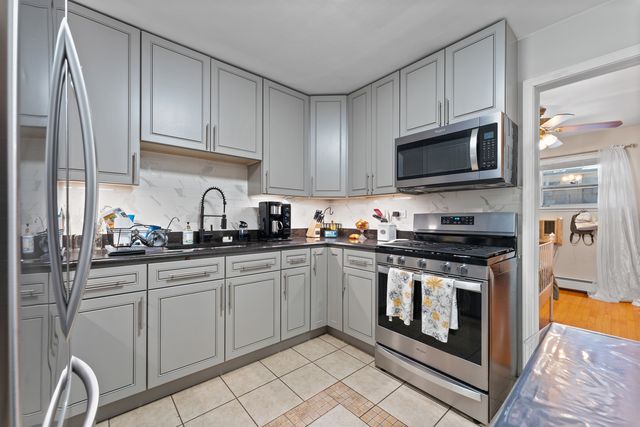 23 King Arthur Court 6, Northlake, IL 60164