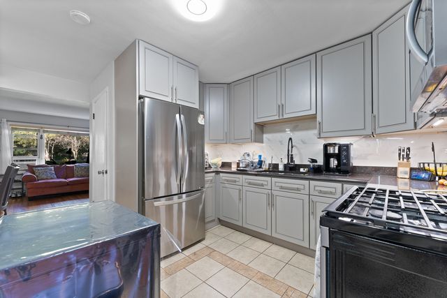 23 King Arthur Court 6, Northlake, IL 60164