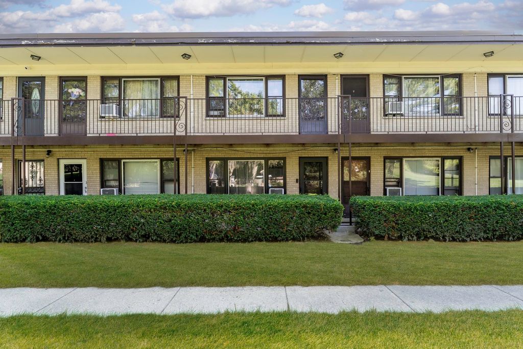 23 King Arthur Court 6, Northlake, IL 60164