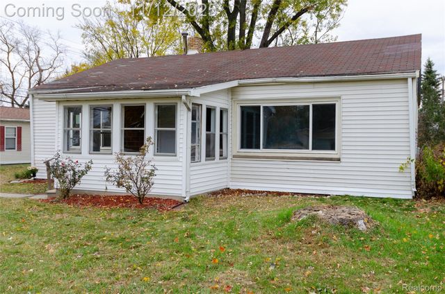 577 Peacock Avenue, Pontiac, MI 48340