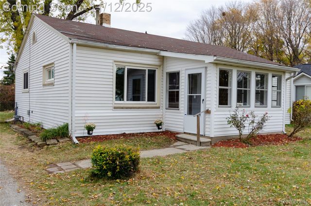 577 Peacock Avenue, Pontiac, MI 48340