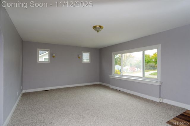 577 Peacock Avenue, Pontiac, MI 48340