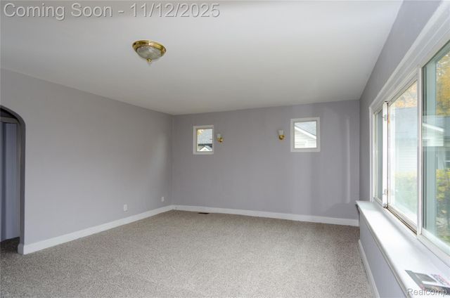 577 Peacock Avenue, Pontiac, MI 48340