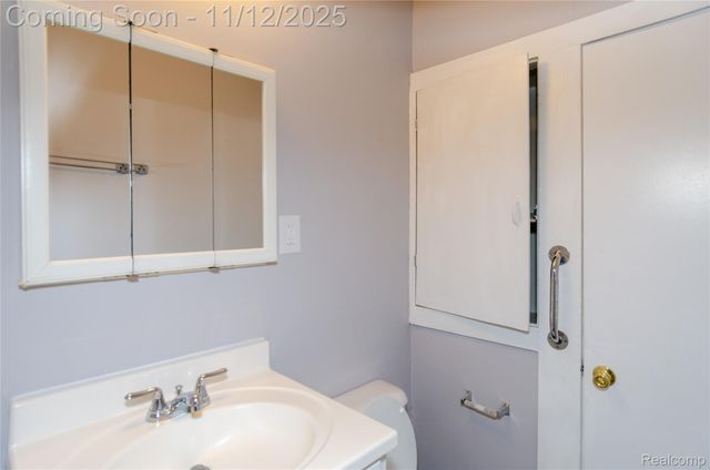 577 Peacock Avenue, Pontiac, MI 48340