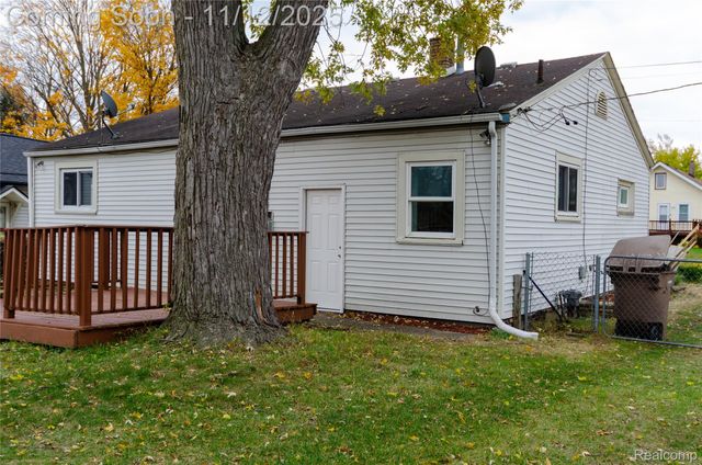 577 Peacock Avenue, Pontiac, MI 48340