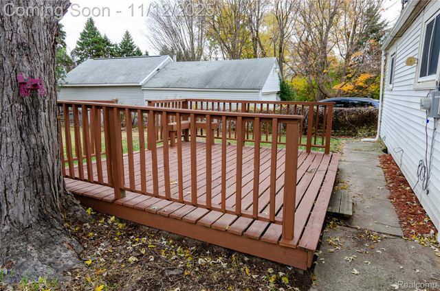 577 Peacock Avenue, Pontiac, MI 48340