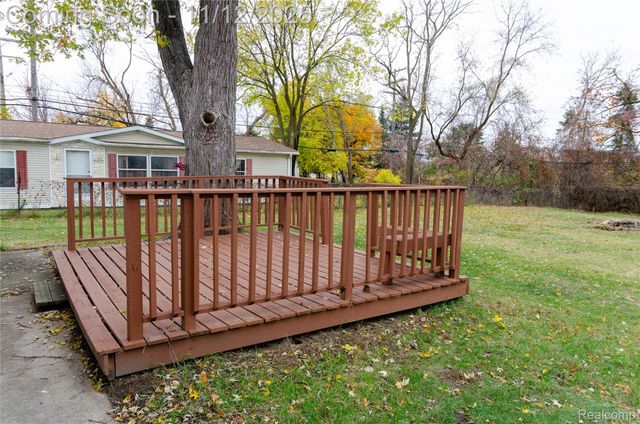 577 Peacock Avenue, Pontiac, MI 48340