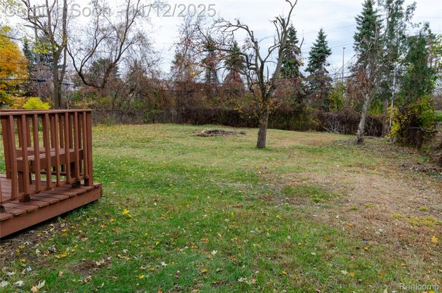 577 Peacock Avenue, Pontiac, MI 48340