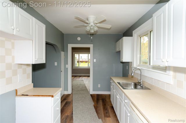 577 Peacock Avenue, Pontiac, MI 48340