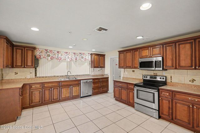 4457 Parkway Drive, Melbourne, FL 32934