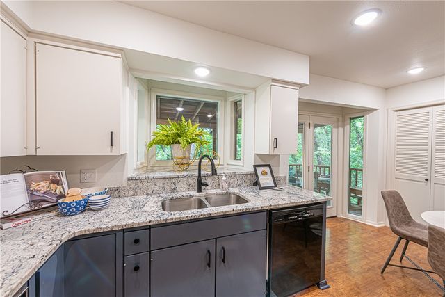 1146 N Eastwood Drive, Fayetteville, AR 72701
