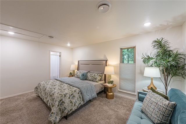 1146 N Eastwood Drive, Fayetteville, AR 72701