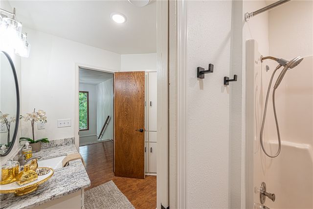 1146 N Eastwood Drive, Fayetteville, AR 72701