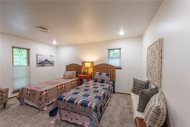 1146 N Eastwood Drive, Fayetteville, AR 72701