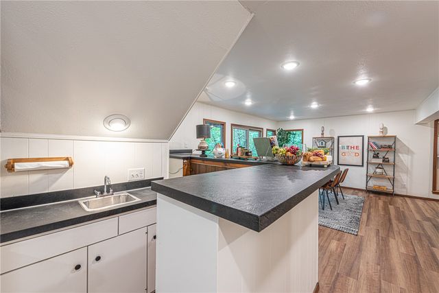 1146 N Eastwood Drive, Fayetteville, AR 72701