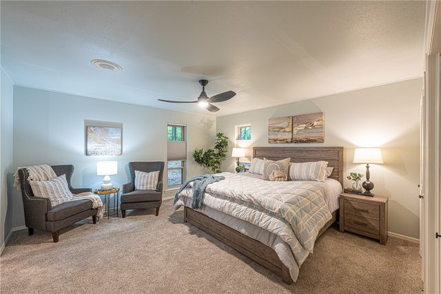 1146 N Eastwood Drive, Fayetteville, AR 72701