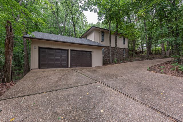 1146 N Eastwood Drive, Fayetteville, AR 72701