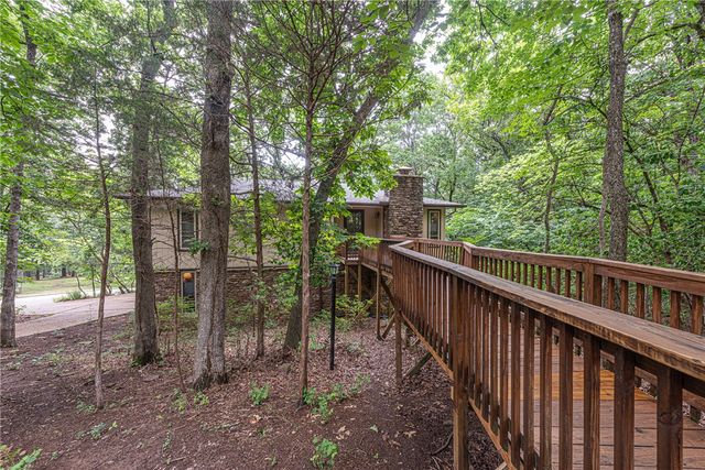 1146 N Eastwood Drive, Fayetteville, AR 72701