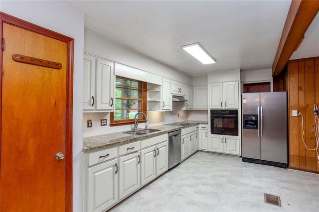 1060 Oakdale Drive SE, Smyrna, GA 30080