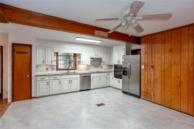 1060 Oakdale Drive SE, Smyrna, GA 30080