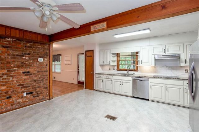 1060 Oakdale Drive SE, Smyrna, GA 30080