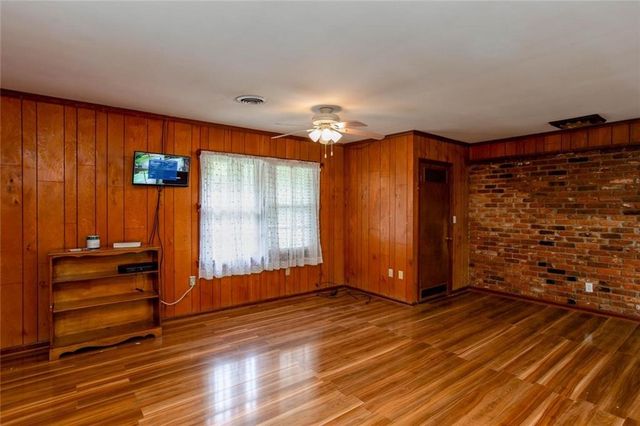 1060 Oakdale Drive SE, Smyrna, GA 30080
