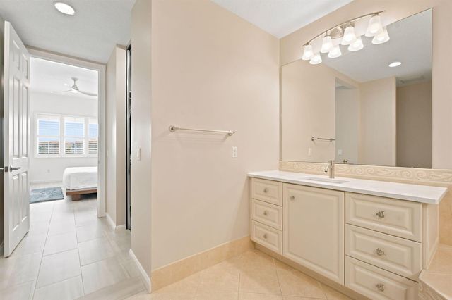 11 Harbour Isle Drive W 206, Fort Pierce, FL 34949