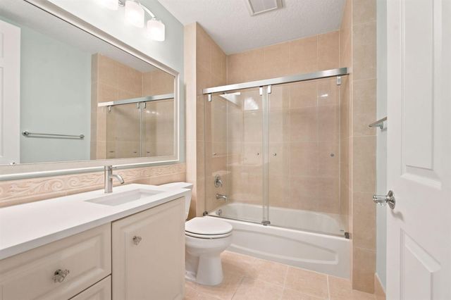11 Harbour Isle Drive W 206, Fort Pierce, FL 34949