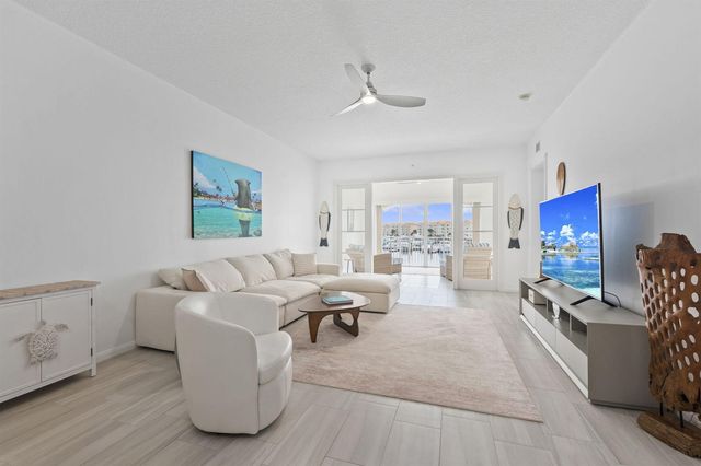 11 Harbour Isle Drive W 206, Fort Pierce, FL 34949