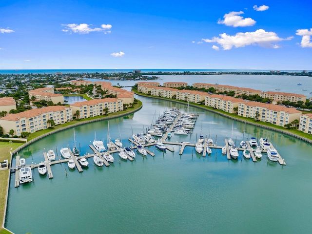 11 Harbour Isle Drive W 206, Fort Pierce, FL 34949