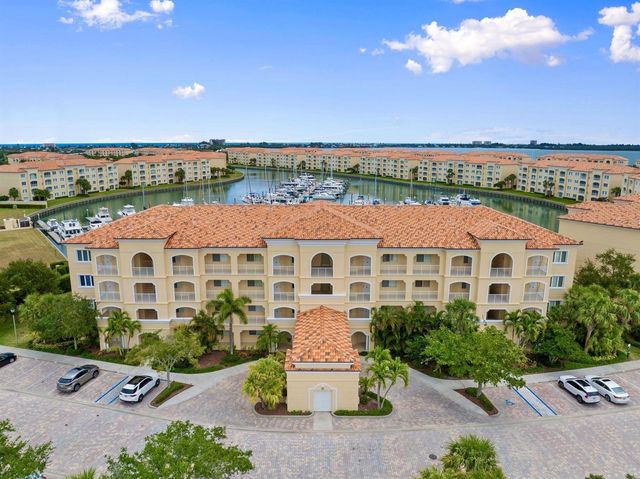 11 Harbour Isle Drive W 206, Fort Pierce, FL 34949