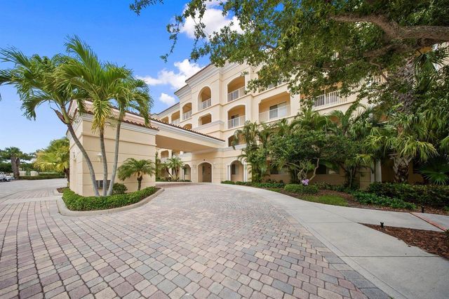 11 Harbour Isle Drive W 206, Fort Pierce, FL 34949