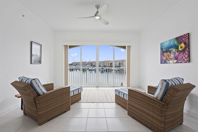11 Harbour Isle Drive W 206, Fort Pierce, FL 34949