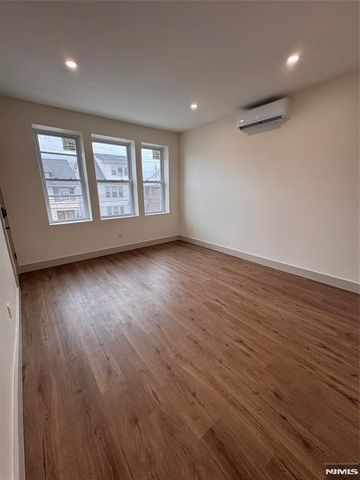 397 13th Street 2, Newark, NJ 07107