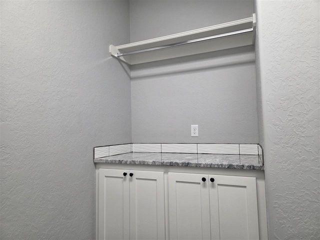 5976 NE Tadpole Dr, Elgin, OK 73538