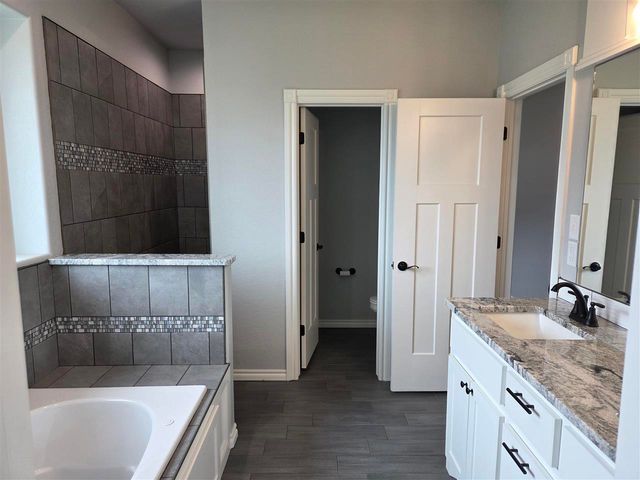5976 NE Tadpole Dr, Elgin, OK 73538