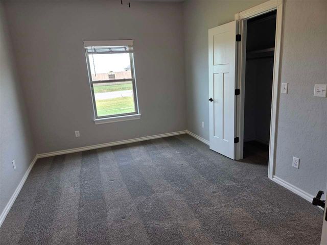 5976 NE Tadpole Dr, Elgin, OK 73538