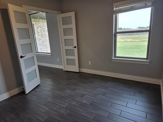 5976 NE Tadpole Dr, Elgin, OK 73538