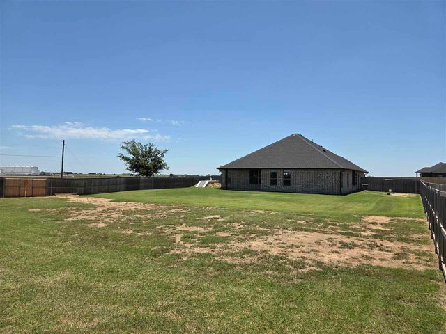 5976 NE Tadpole Dr, Elgin, OK 73538