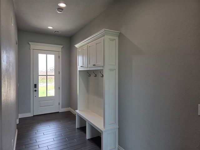 5976 NE Tadpole Dr, Elgin, OK 73538