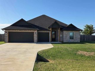 5976 NE Tadpole Dr, Elgin, OK 73538