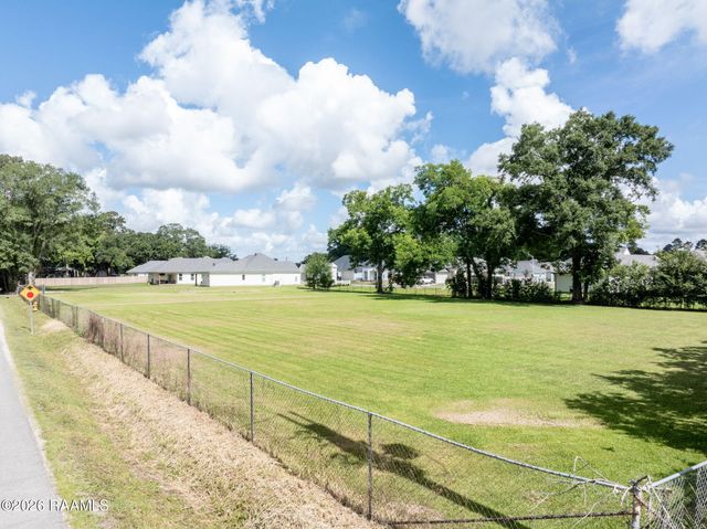 113 Des Jacques Road, Lafayette, LA 70506