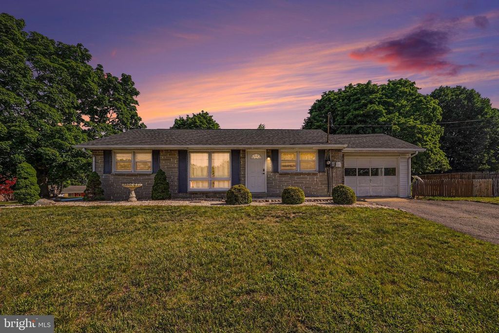 211 FERN AVENUE, Carlisle, PA 17013