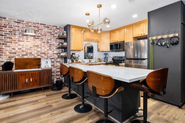 1775 Diamond 105, San Diego, CA 92109