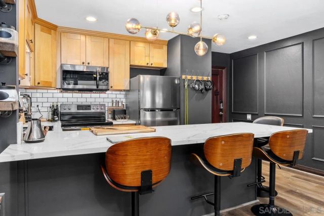 1775 Diamond 105, San Diego, CA 92109